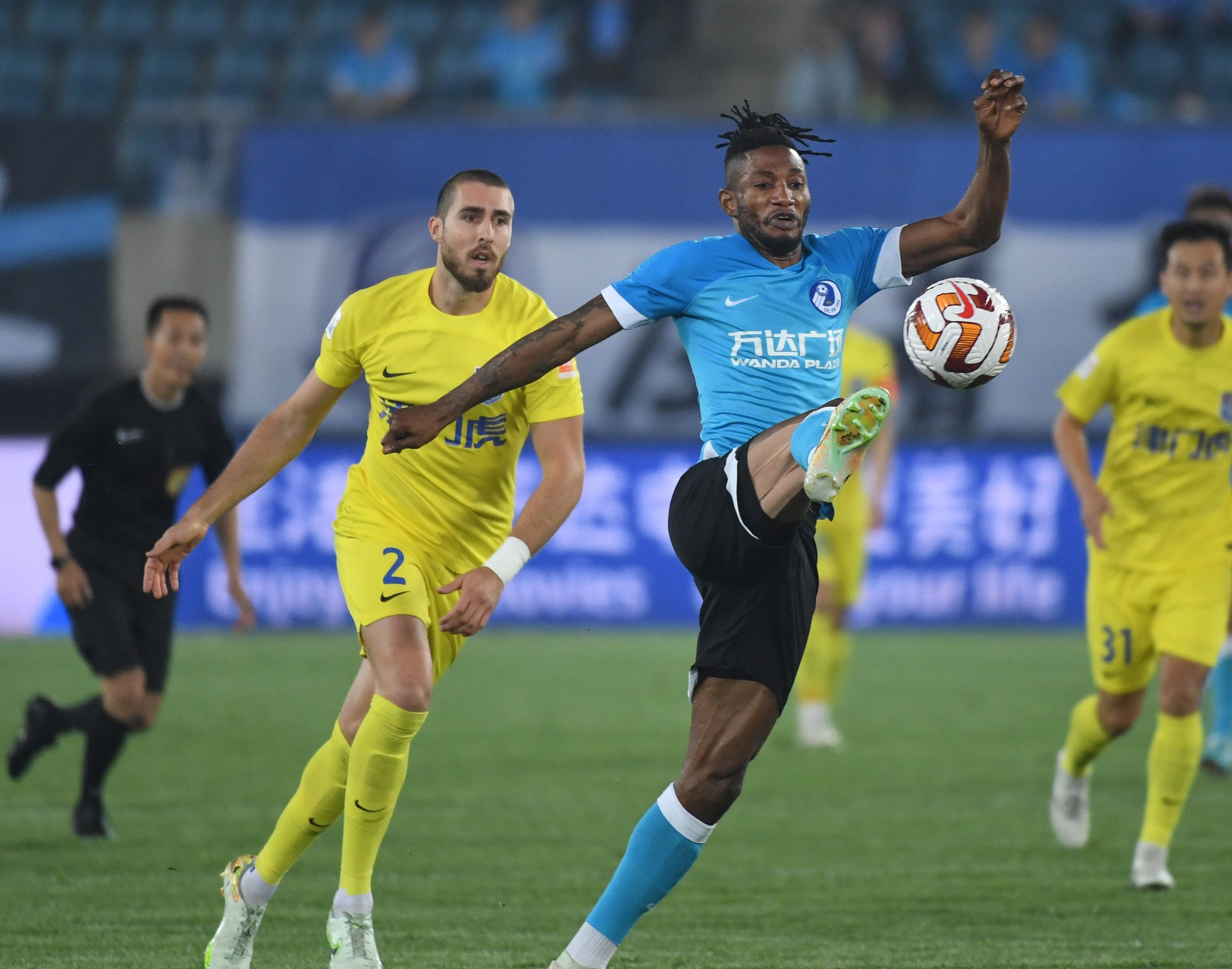 中超津门虎不敌山东泰山,中超大连人vs天津津门虎