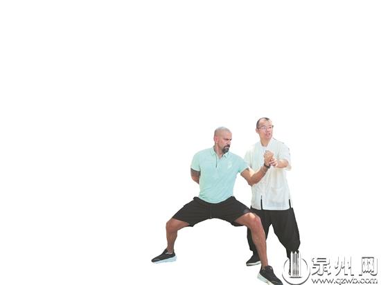 阿根廷足球名宿卡塔尔看球,阿根廷球星贝隆粤语