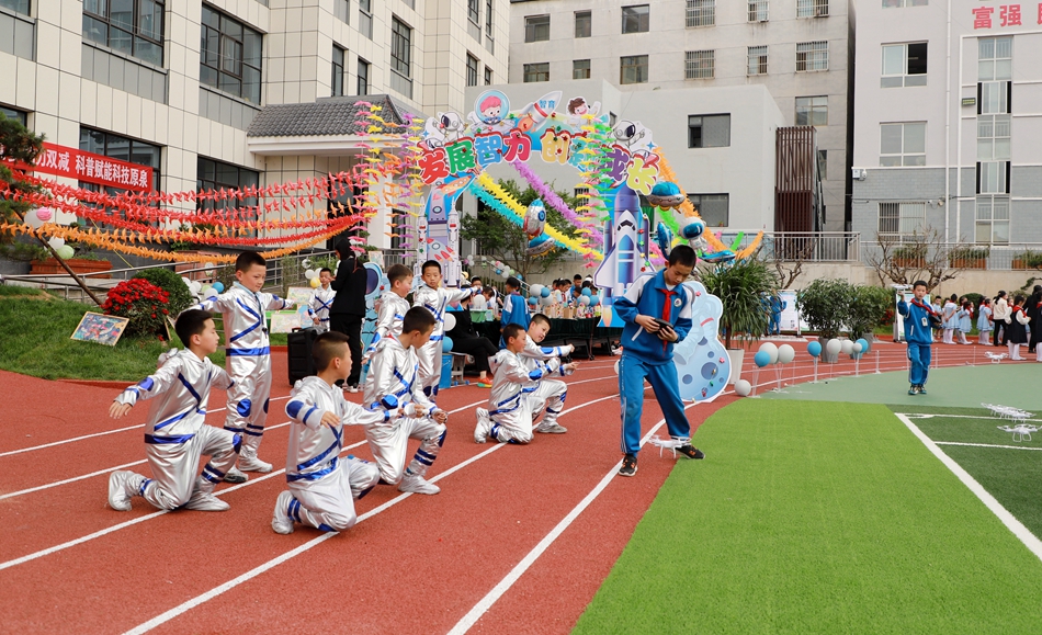 倾听儿童相伴成长兰州新区幼儿园,倾听儿童相伴成长幼儿园六一活动