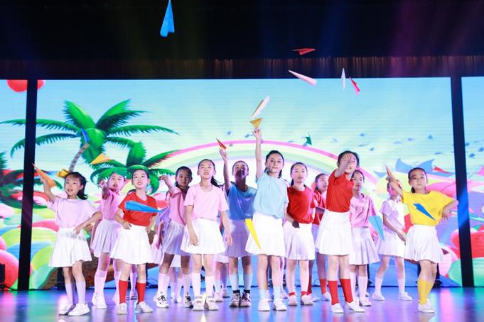 七彩童年迎春晚会,七彩童年幼儿园六一儿童汇演视频