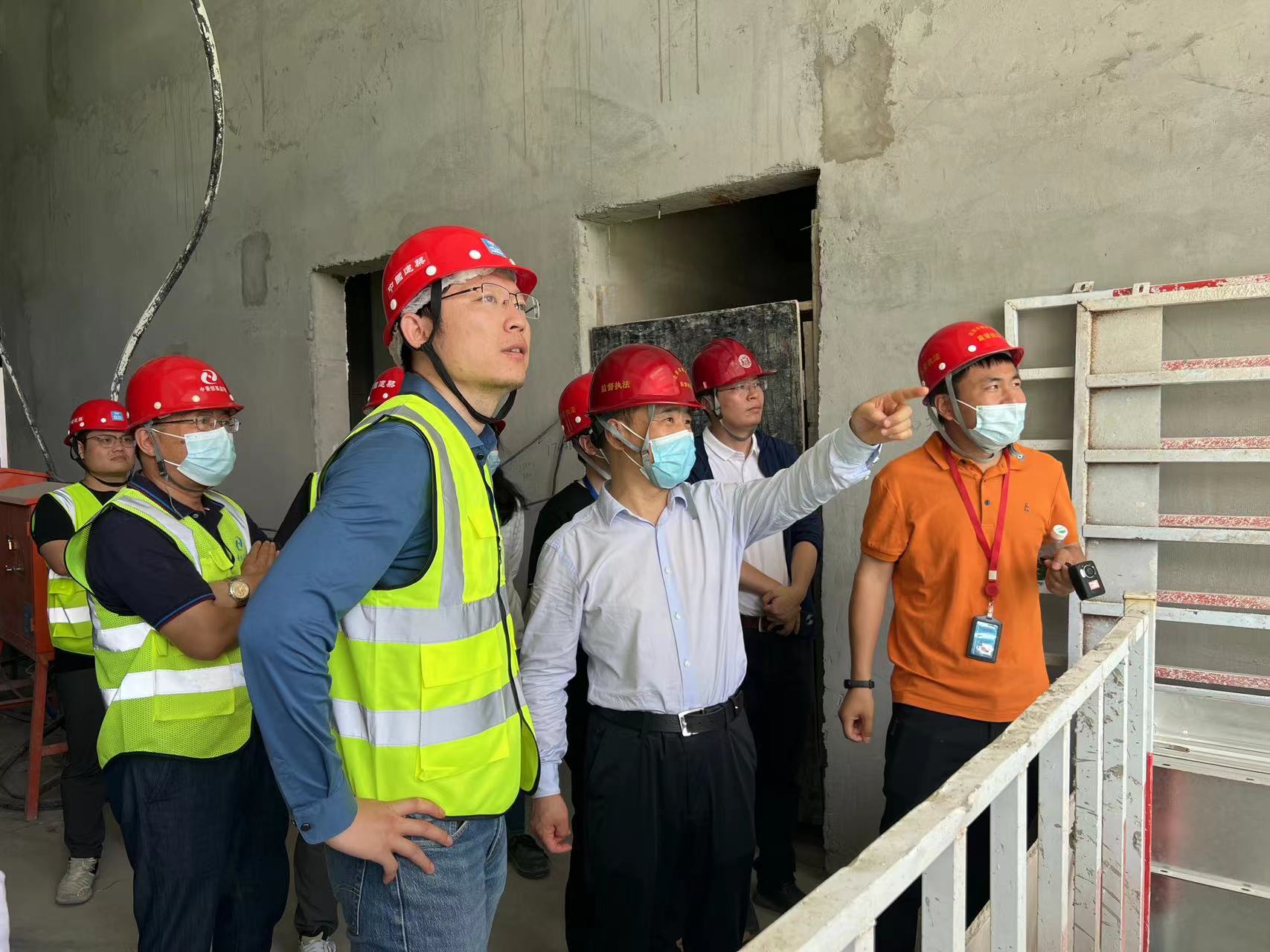 新闻8点见丨今年全国高考1291万人报名;陈吉宁会见马斯克