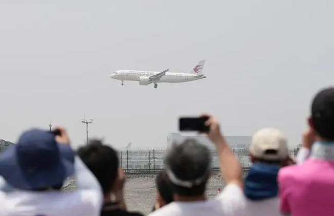 强观察｜C919首次商飞圆满完成，如何载起“航空梦”？