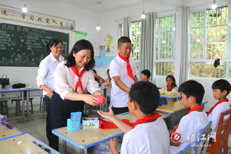 贵定关爱留守儿童社会实践,人社局关爱留守儿童