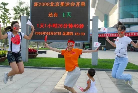 西安经开区建区30周年“时光·拾光——主题摄影展”揭幕