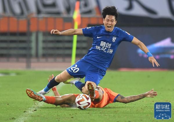 武汉三镇中超怎么升上来的,2022中超冠军三镇vs泰山