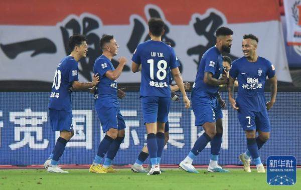 武汉三镇中超怎么升上来的,2022中超冠军三镇vs泰山