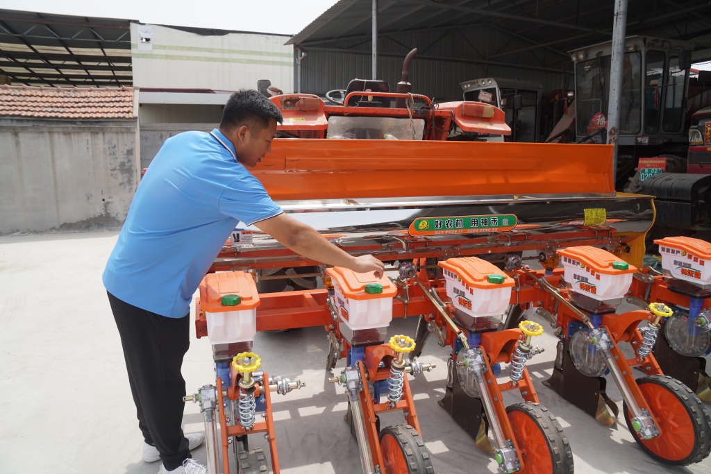 新闻周刊丨大学归来，扎根田间，争当头雁！返乡高管土专家，镀金升级新农人