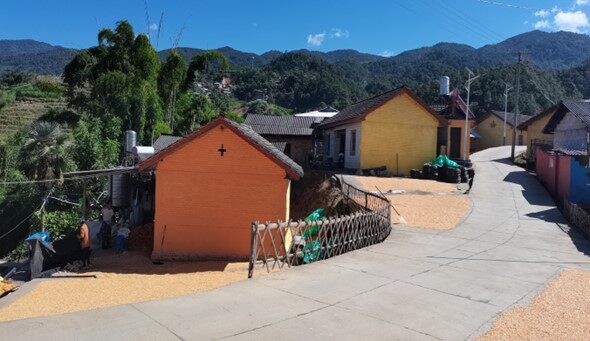 悉心帮扶暖民心,帮扶山村真情暖民心