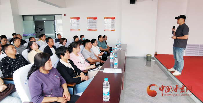 【甘快看】电商培训聚合力静宁新农人登“云”绘“丰”景