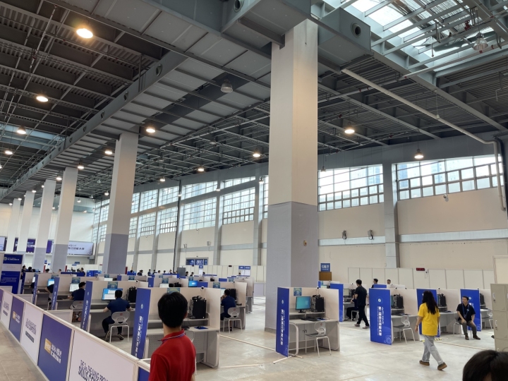 这里的电子竞技员“不打游戏”