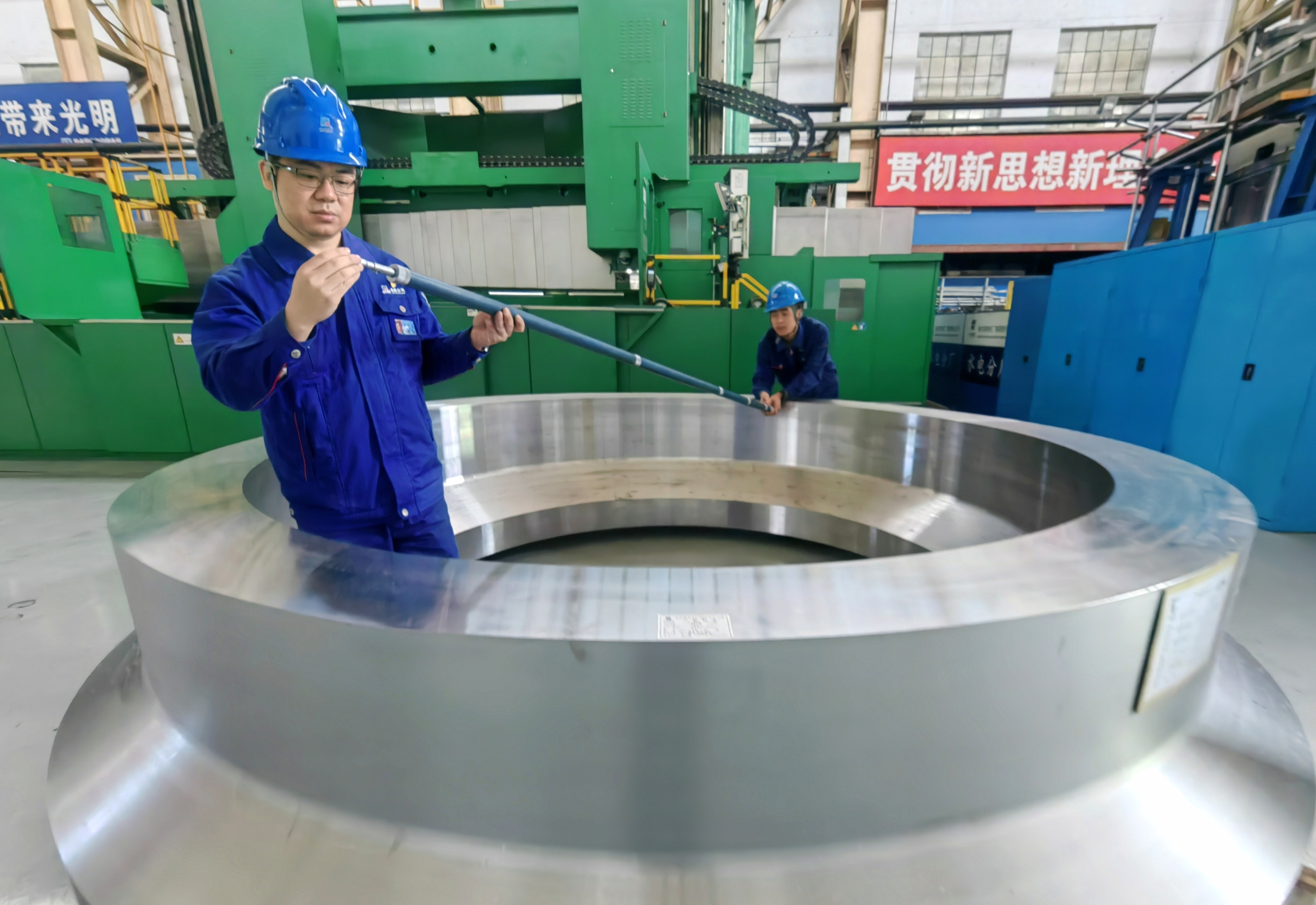 一线绽芳华一线绽芳华｜邱利：追求毫厘精准的“数控”先锋