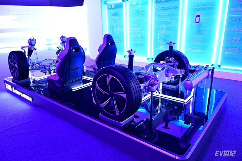 2023款腾势n7电动版6座版suv推荐,豪华大五座家用suv首选腾势n7