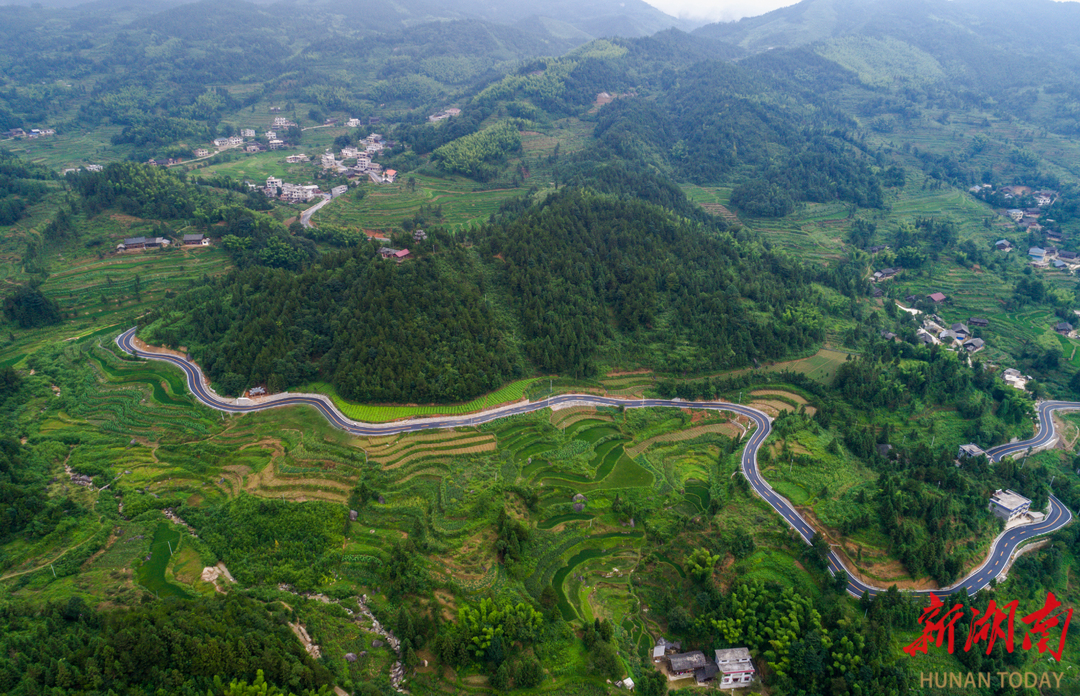 山货特产俏起来，乡村旅游火起来隆回“四好农村路”协奏“乡村振兴曲”