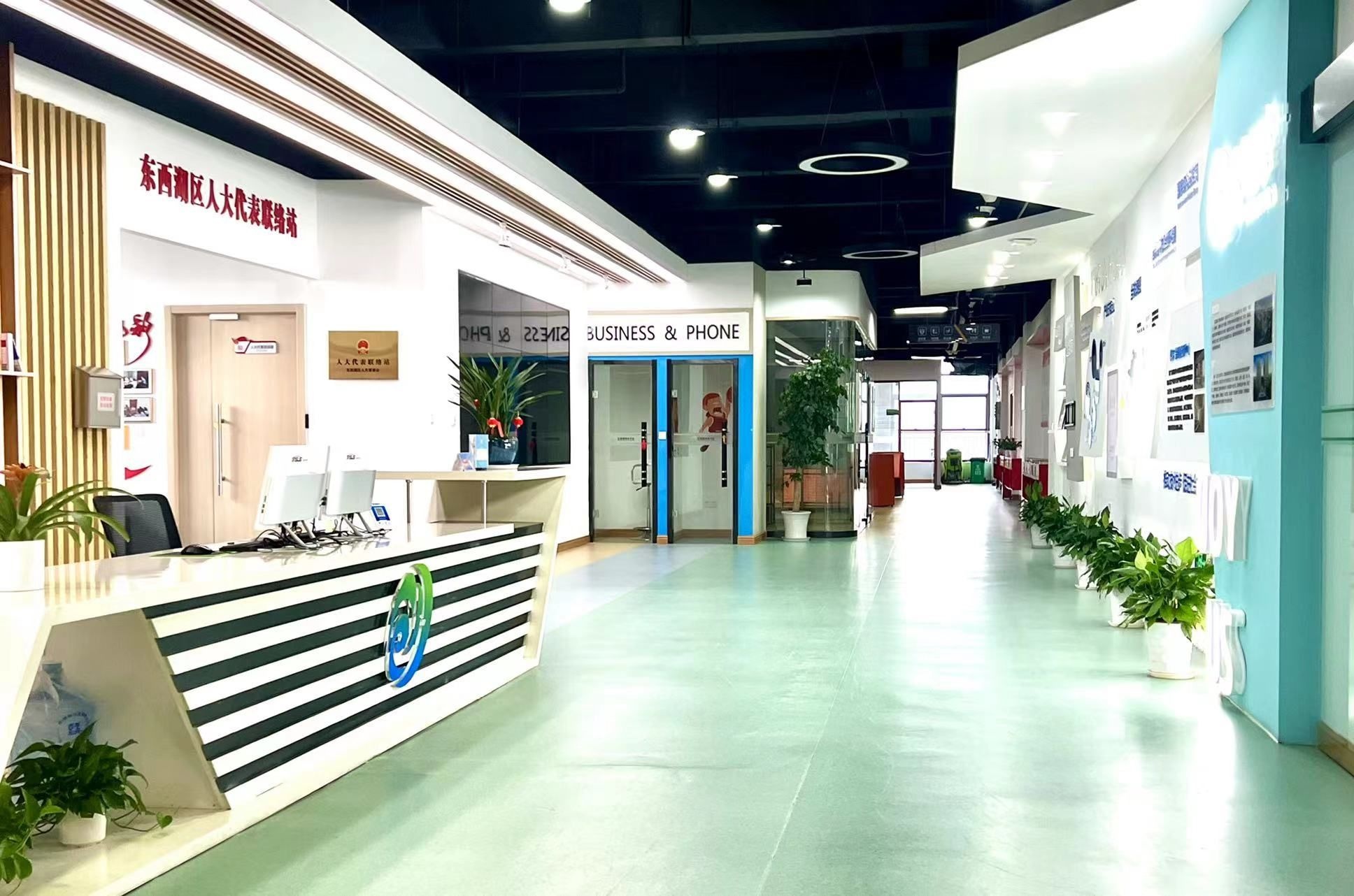 创业团队排队等待入驻，金银湖畔创新楼宇飞出“金凤凰”