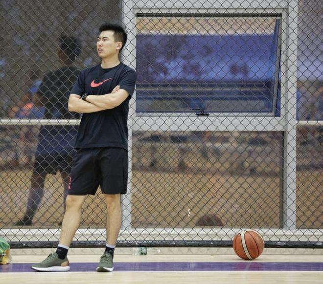 8位CBA状元今何在？一人仅得2分便退役两人新秀合同后顶薪续约