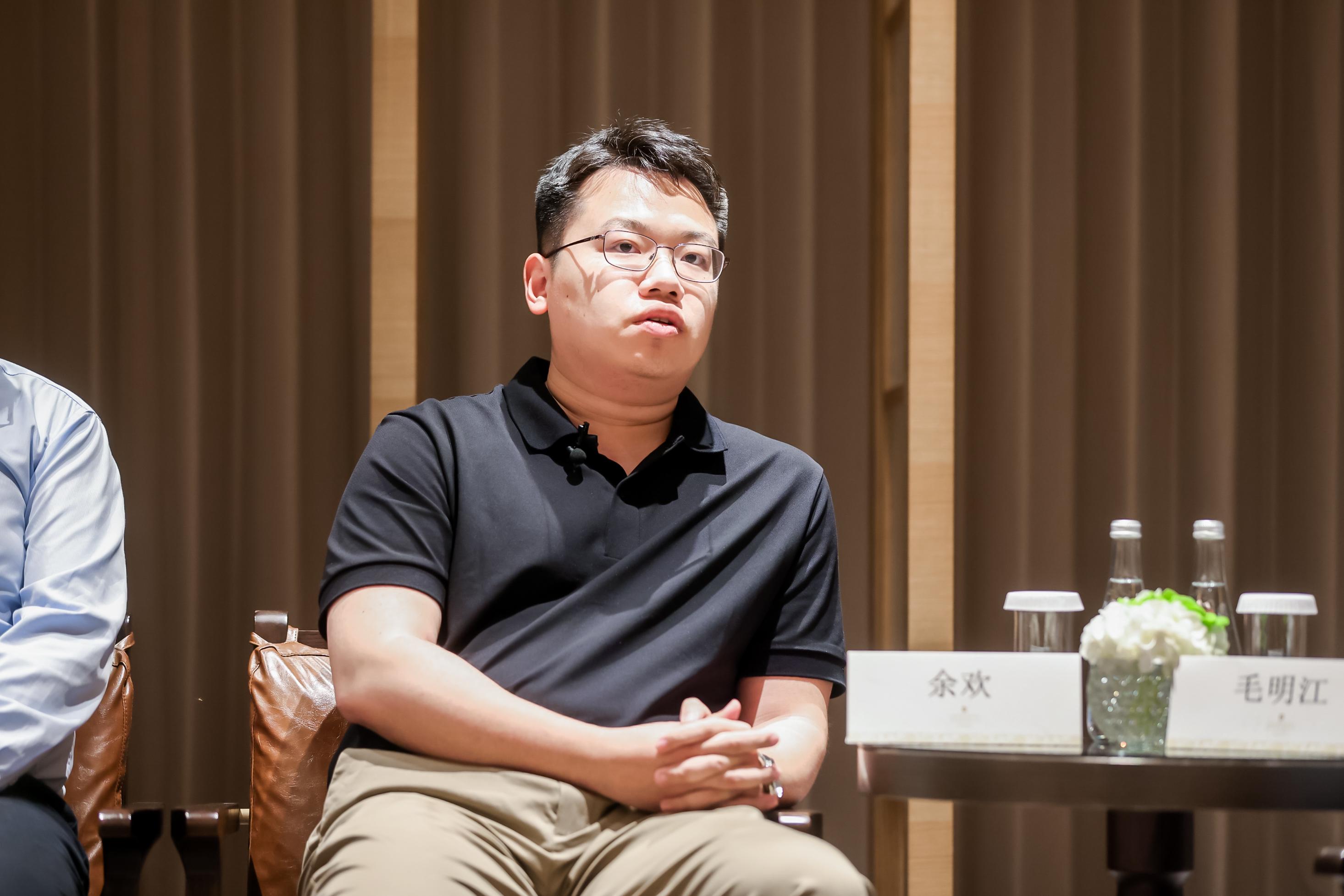 WAIC财经下午茶：AI大模型发展风起云涌技术进步与安全伦理并重而行|直击WAIC2023