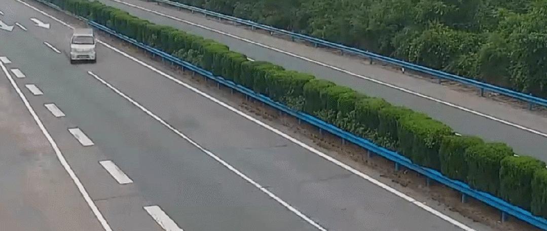 不要慌稳住视频,车胎爆了正确操作方法