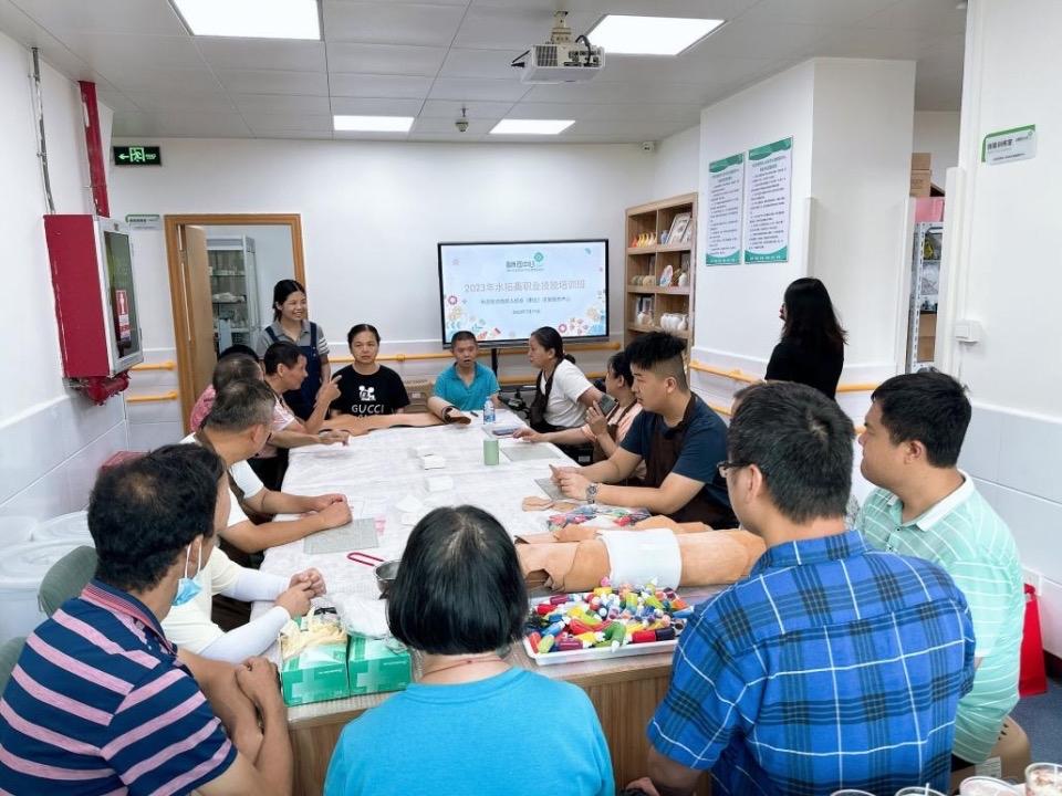 “以手造物，让爱传递”布吉街道职康中心开展水拓画职业技能培训