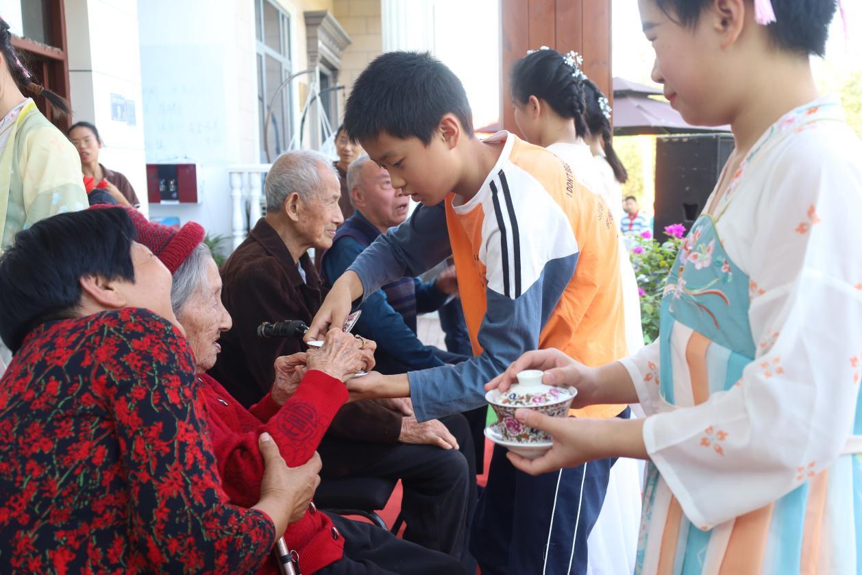 温暖老人心共度重阳节,欢度重阳节温暖老人心