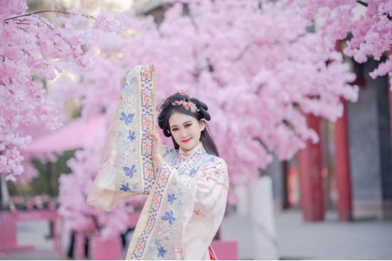 春日花开，欢乐同行——济南方特闺蜜节邀您共享半价盛宴！