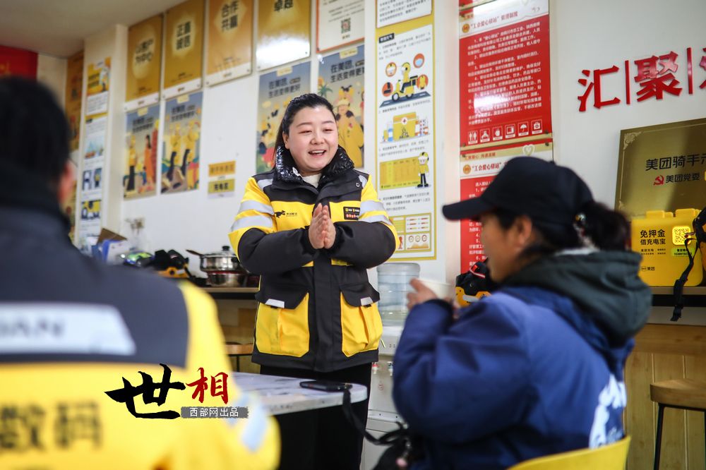 世相丨全国最美外卖配送员胡月月：更是“超人妈妈”！