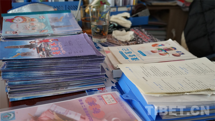 春日的洛隆县第一小学