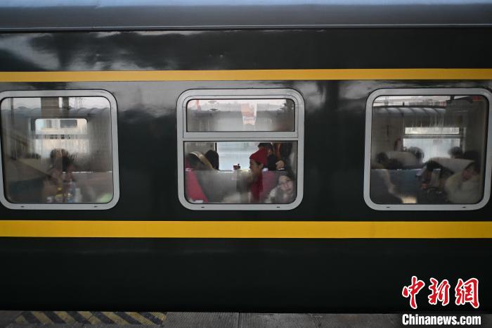 【冰雪春天】沈铁春运临客开行让旅客体验冰雪“慢文化”