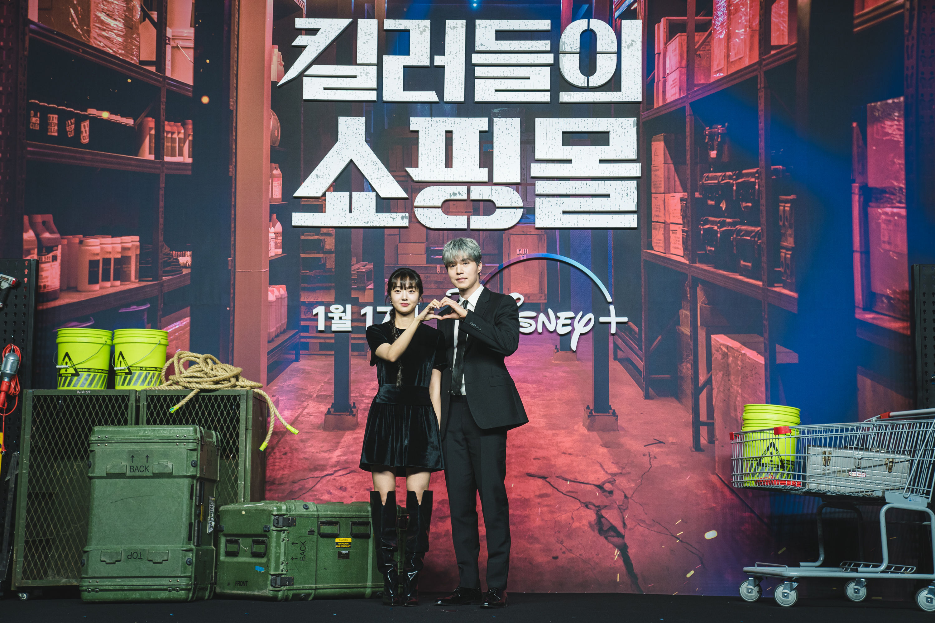 直击／李栋旭染成灰发现身　「上刘在锡节目」成综艺新星：压力大